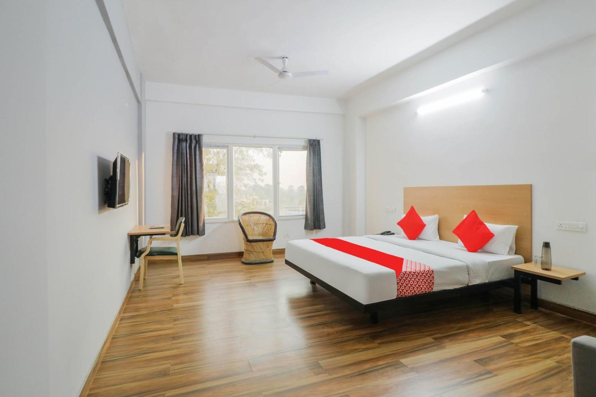 Townhall Bhiwadi Экстерьер фото