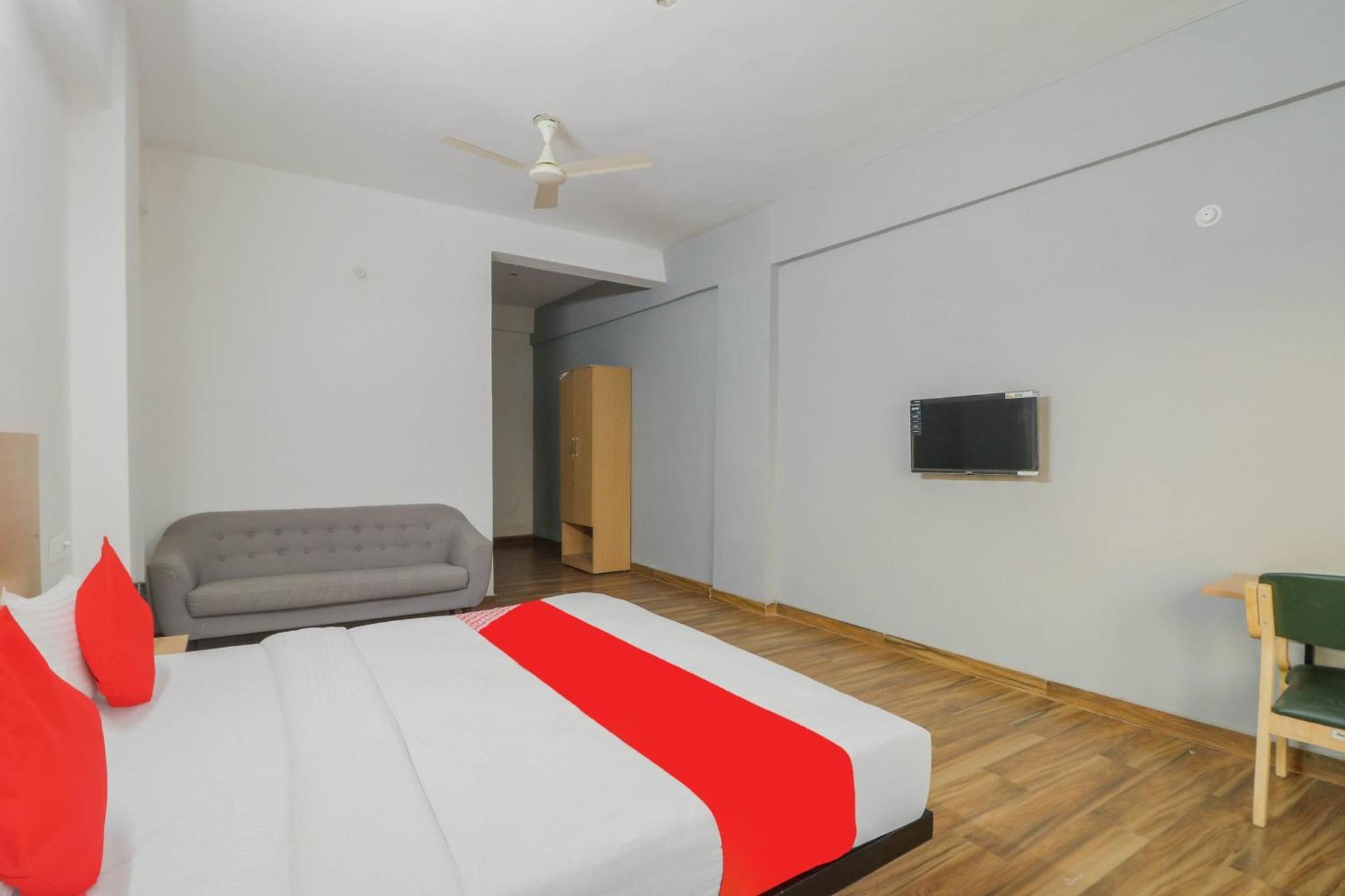 Townhall Bhiwadi Экстерьер фото