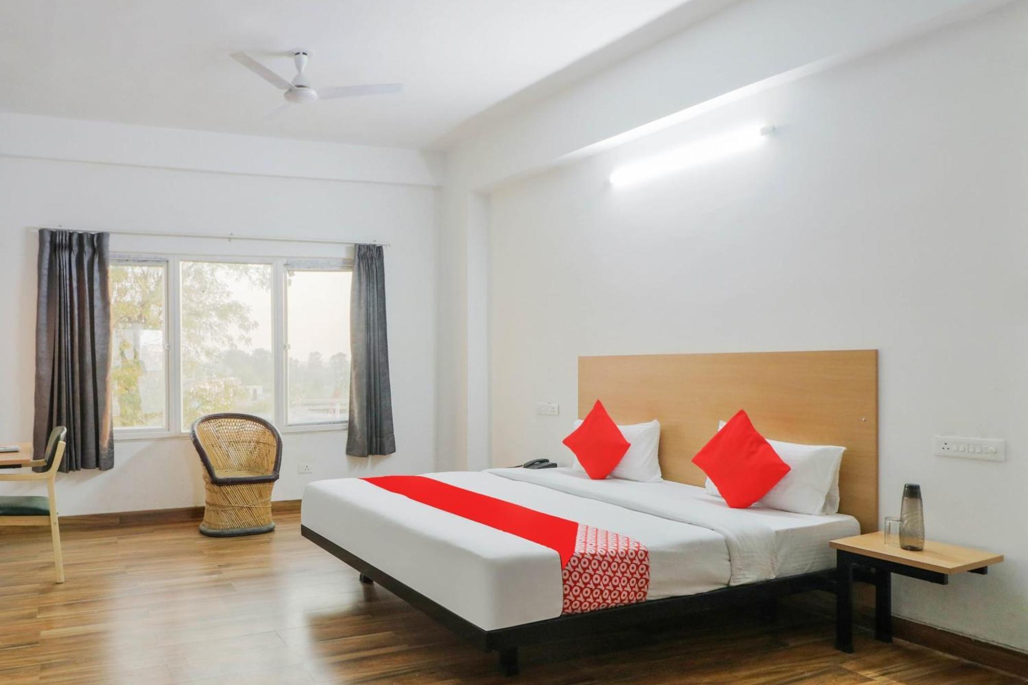 Townhall Bhiwadi Экстерьер фото