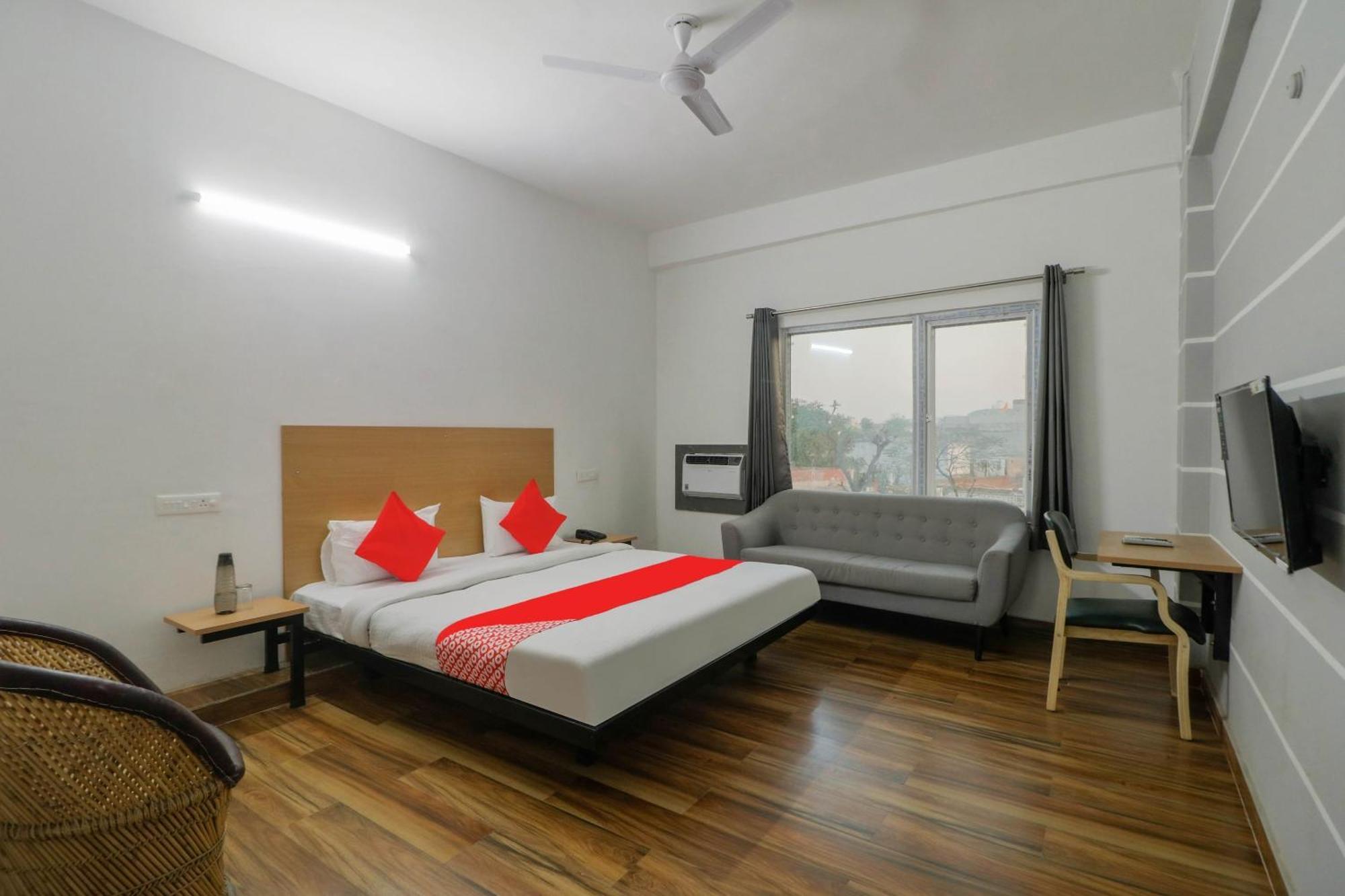 Townhall Bhiwadi Экстерьер фото